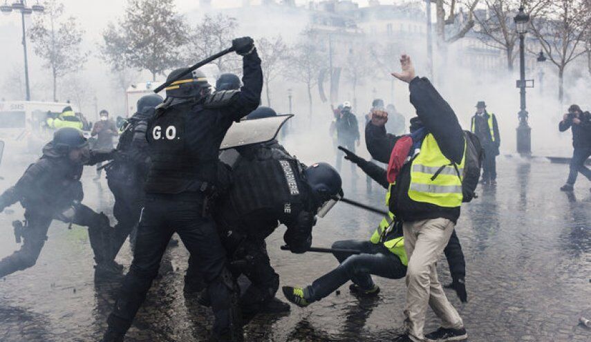 Racisme dans la police  - Page 19 Violences-policie%CC%80res-GJ